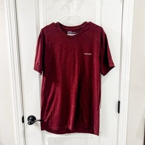 Columbia Men’s Red Burgundy Striped Logo Front Stretch Tshirt Size XL